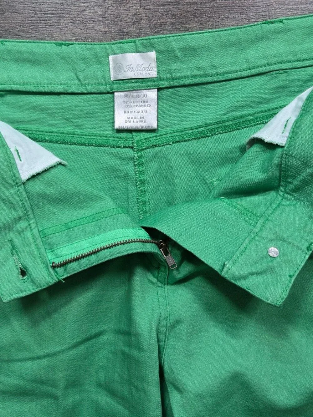 In Moda Bermuda Shorts Sz 9-10 Vibrant Green Denim Style Mid Rise